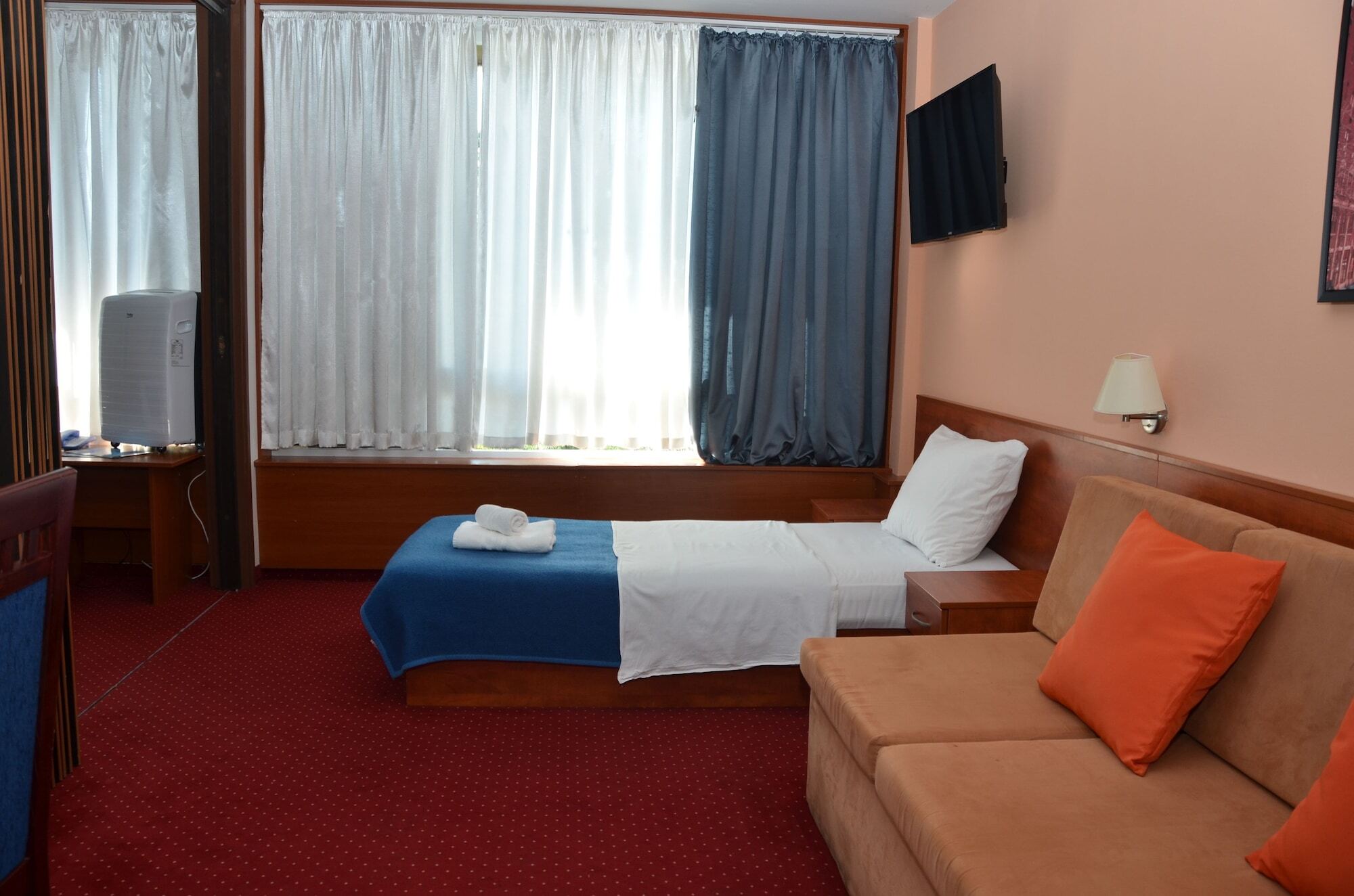 Liberty Hotel Новалья Экстерьер фото